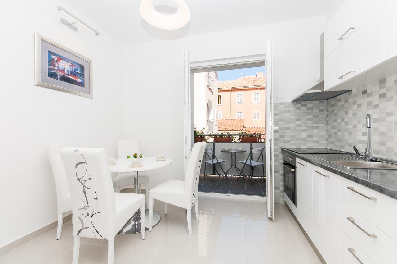 Fifi Apartment W. Parking In Old Town Zadar Exterior foto